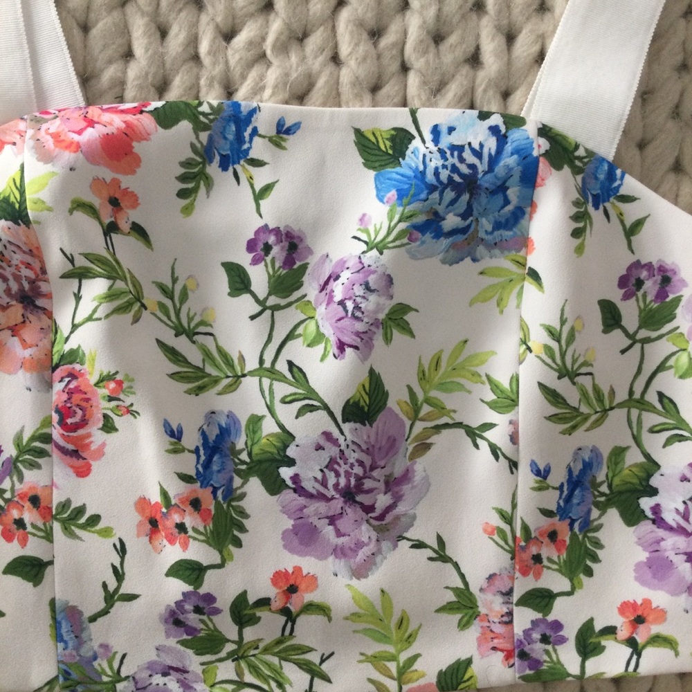 Alice + Olivia Nika Fitted Crop Top - Picture 9 of 10